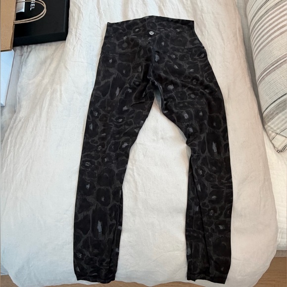 Lululemon Black Leopard Print Leggings 25” - Picture 2 of 2